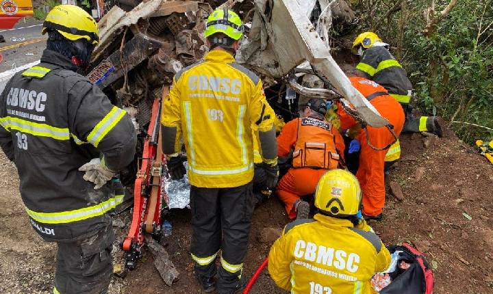 Acidente com caminhão na SC-283 entre Chapecó e Arvoredo