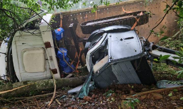 Caminhão fica sem freios e motorista pula do veículo entre Chapecó e Arvoredo