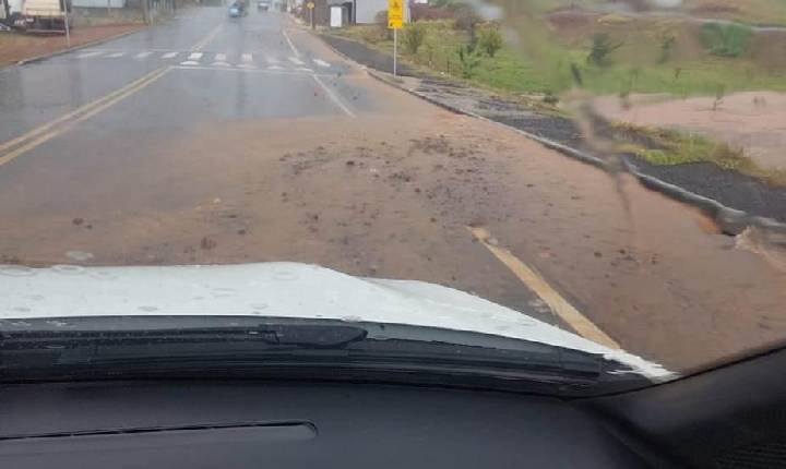 Chuvas e ventos fortes afetam Faxinal dos Guedes, Vargeão e outras cidades