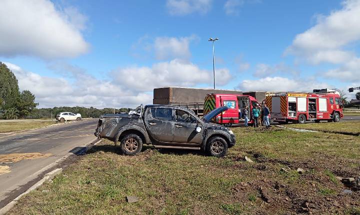 Colisão entre carro e caminhonete é registrado no Oeste de Santa Catarina