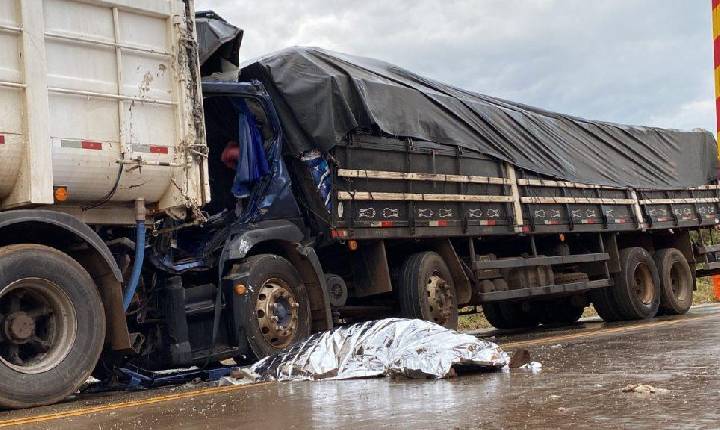 Colisão traseira deixa caminhoneiro morto na BR-163, em Dionísio Cerqueira