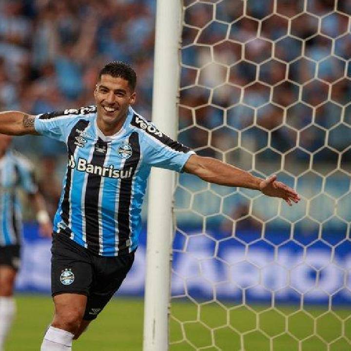 Copa do Brasil on X: Chapada na gaveta? Tem! Três dedos do Suárez? Tem  também! Só valia golaço no empate entre @Gremio e @Cruzeiro   / X