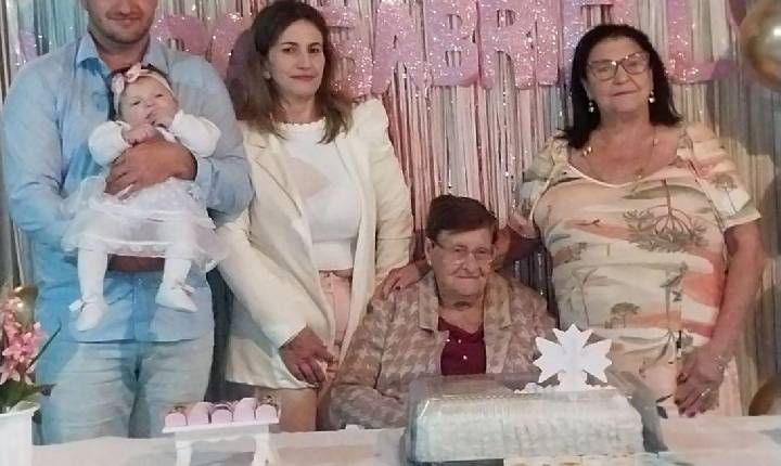 Conheça a xavantinense Dozolina que aos 93 anos soma 30 netos, 19 bisnetos e recentemente se tornou tataravó