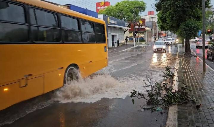 Final de semana começa com chuva em parte de SC