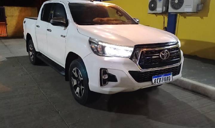 Hilux roubada e clonada é apreendida após perseguição na BR-280