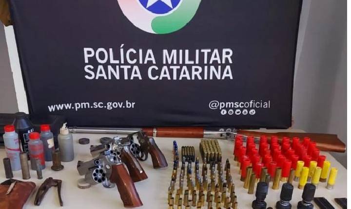 Homem é preso com arsenal em Caxambu do Sul