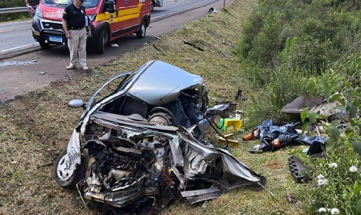 Homem morre em colisão entre carro e caminhão na BR-282 em Ponte Serrada