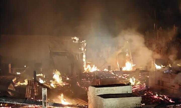 Incêndio destrói casa de madeira em linha Gramado, interior de Seara