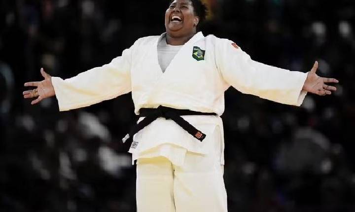 Judoca Beatriz Souza conquista primeiro ouro do Brasil nas Olimpíadas