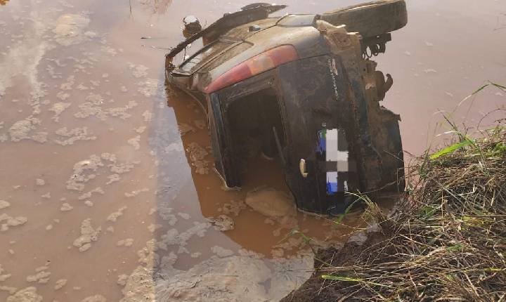 Motorista morre após carro capotar em fosso de drenagem no interior de Abelardo Luz