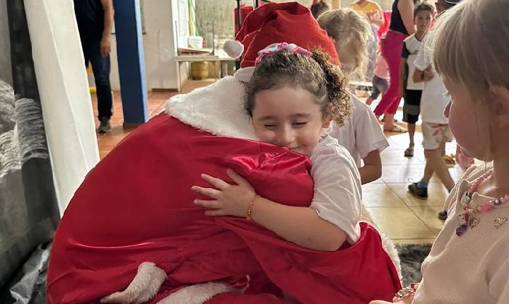 Sarau de Natal encanta crianças da EEF Pinhal Preto e CMEI Chapeuzinho Vermelho de Xavantina