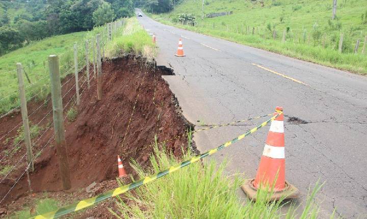 SC-283 em linha São Paulo segue com risco de desmoronamento