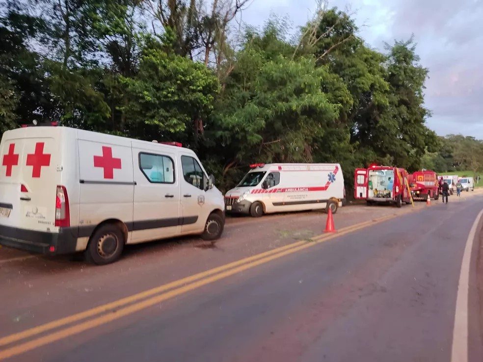 Oito Pessoas Morrem E 15 Ficam Feridas Em Acidente Com ônibus No Paraná ...