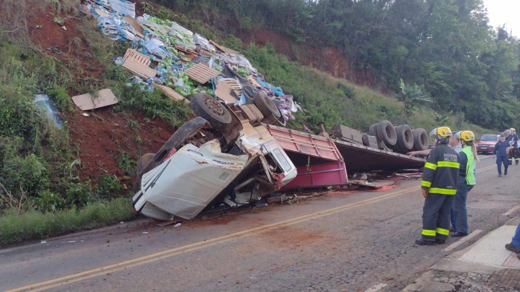 Chapada: Motorista e passageiro ficam feridos após caminhão tombar na  região de Utinga – Jornal da Chapada