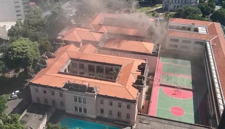 Incêndio em escola de MG foi provocado por aluno que fumava em sala