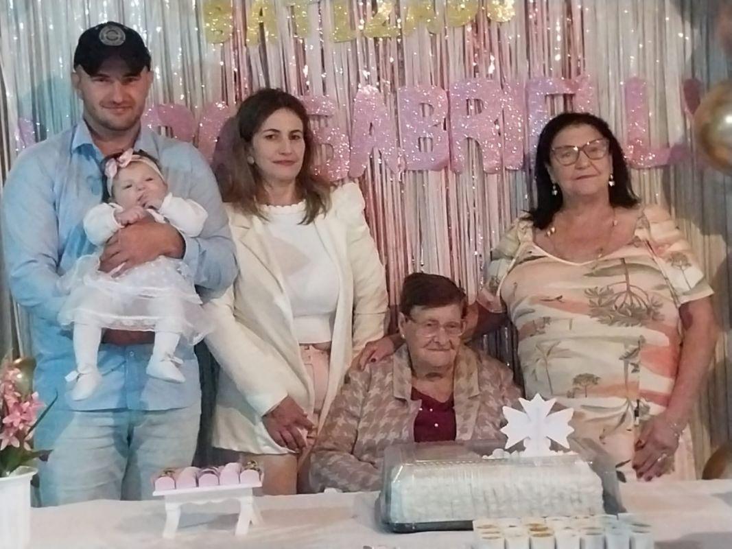 Conheça a xavantinense Dozolina que aos 93 anos soma 30 netos, 19 bisnetos e recentemente se tornou tataravó