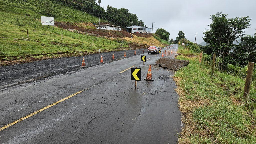 Desvio é construído no trecho em meia pista na SC-283 em Seara