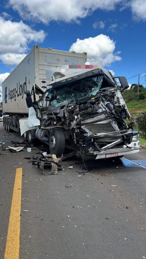 Colisão traseira na BR-282 com danos de elevada monta entre Irani e Ponte Serrada