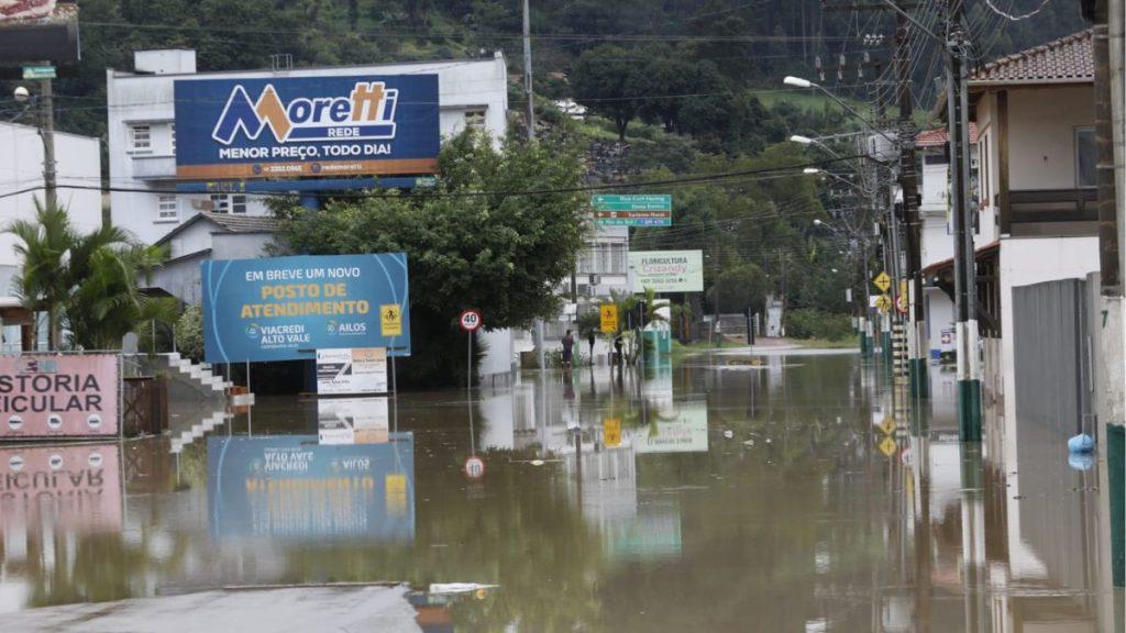 Chuvas em SC deixam quase 700 desabrigados e oito municípios em situação de emergência