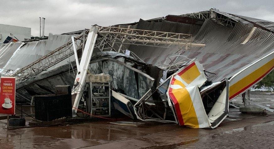 Posto de combustível é totalmente destruído pela força do vento em Ronda Alta