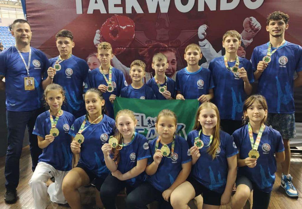 Atletas searaenses conquistam cinco ouros e seis pratas no Estadual de Taekwondo