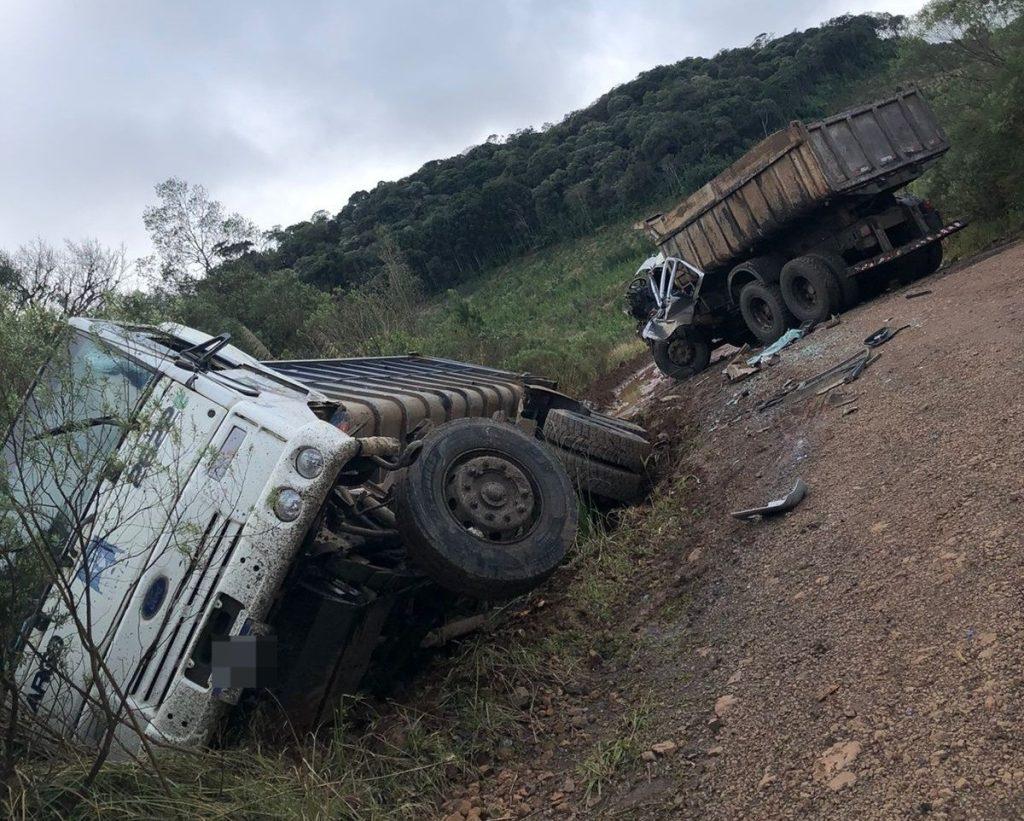 Acidente entre dois caminhões deixa homem ferido em Vargem Bonita