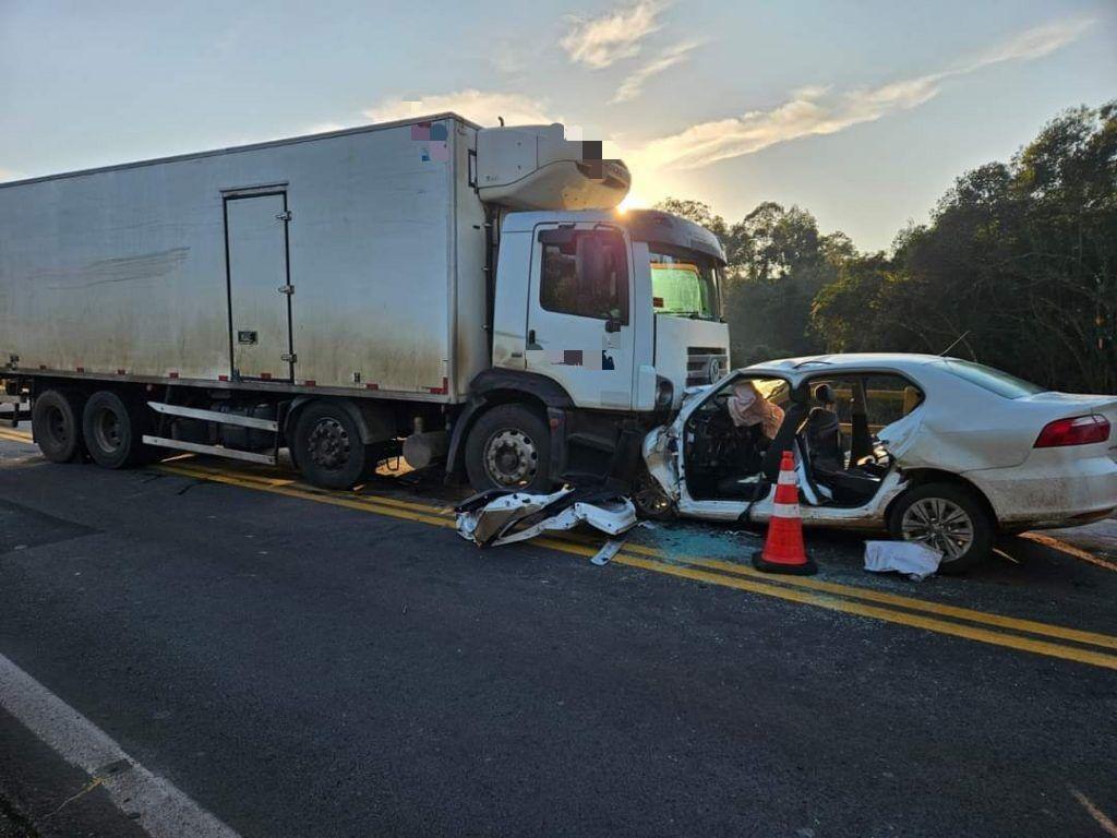 Acidente envolvendo carro de Chapecó deixa quatro pessoas mortas no RS