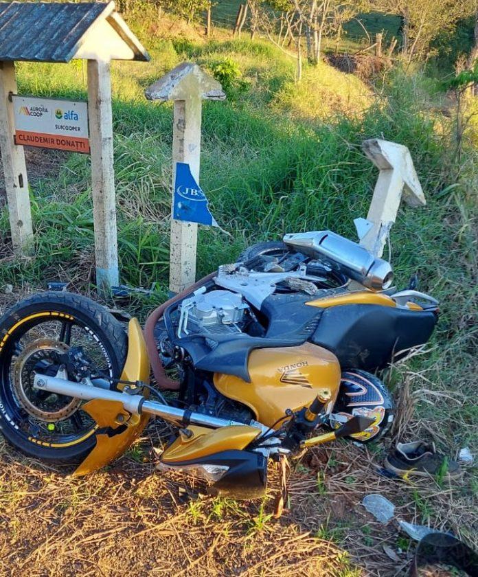 Motociclista tem ferimentos graves em acidente em Xavantina