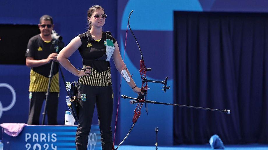 Ana Luiza Caetano perde para francesa top 11 do mundo e dá adeus ao tiro com arco nas Olimpíadas