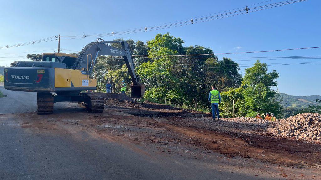 Obras na SC-283, na saída de Seara para Chapecó, deixam trânsito lento