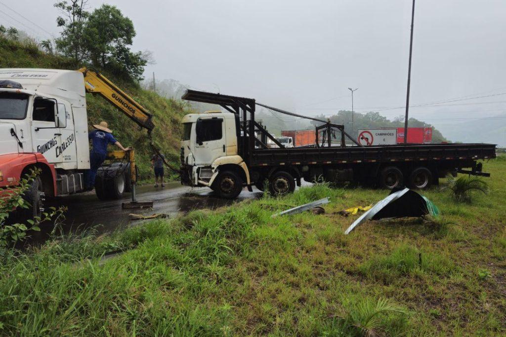 Acidente deixa trânsito parado no trevo de acesso a Seara pela SC-155