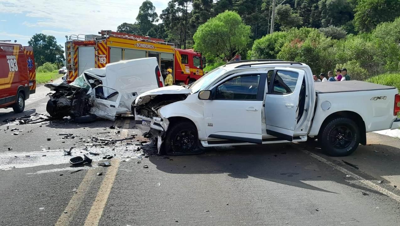 Motorista morre em acidente entre três veículos na BR-282