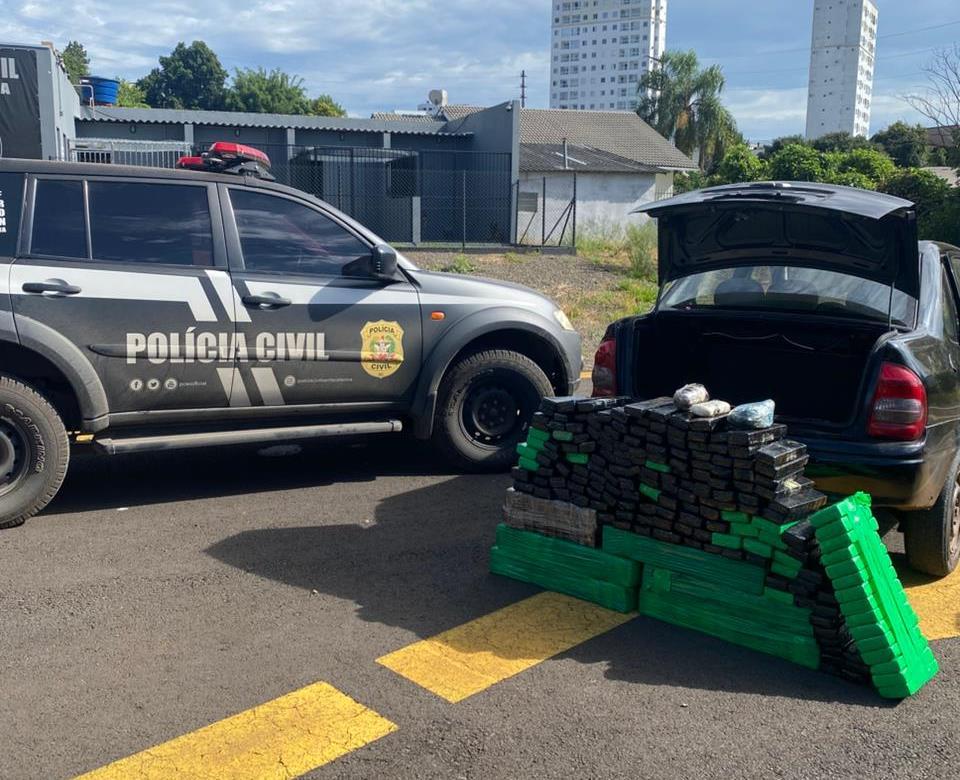 Polícia prende jovem dirigindo carro com mais de 220 kg de drogas em Chapecó