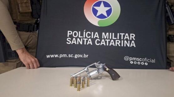 Dois homens são detidos por porte ilegal de arma de fogo em Chapecó