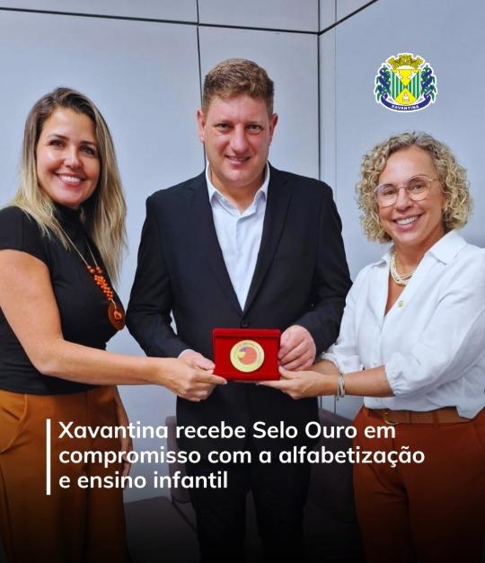 Prefeito de Xavantina recebe o Selo Ouro de Alfabetização em Brasília